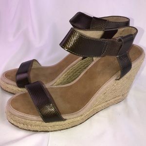 Tommy Bahama Bronze Sandals
